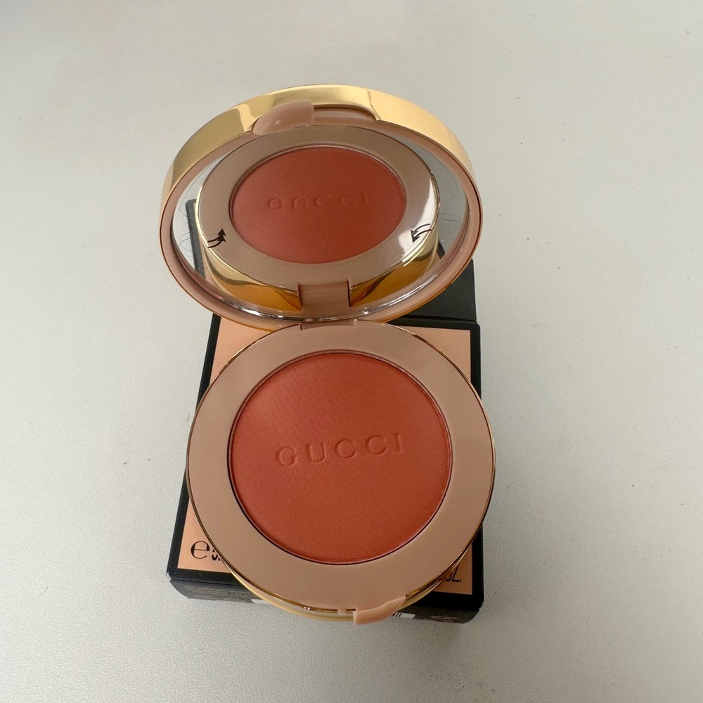 Gucci Luminous Matte Beauty Blush 04 Bright coral